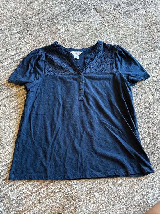 Liz Claiborne Tops - Liz Claiborne Navy Eyelet Yoke Short Sleeve Henley Top
